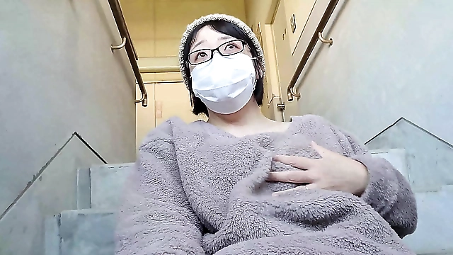 JAV Beauty Aika's Sultry Outdoor Solo Session: Get Turned On By This Married Woman's Public Masturbation!