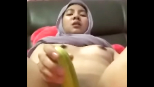 Unleash Your Desires with These Luscious Hijab Wearers - Colmeks Hottest Videos