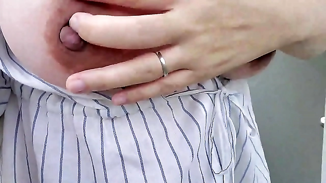 JAV Slut Aika-Frau Squirts and Cums Outdoors: A Must-Watch Exciting Masturbation Video!