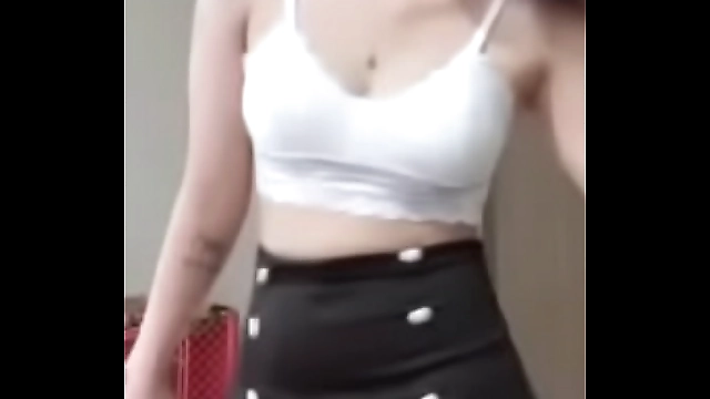 JAV Sluts in Tight Skirts Reveal Luscious Buttocks: A Must-Watch for Ass Lovers!