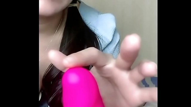 Busty Chinese Diva Makes Amateur Selfie Video with Juicy Sounding Outfits! (84 characters)