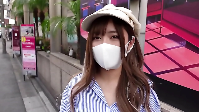 Luscious MILF Melts Your Heart with Her Erotic Body!